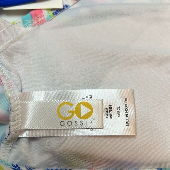 Multi Color Geometric Pattern Gossip Go Swim Bikini Top - NWT - Size XL - Picture 4 of 6